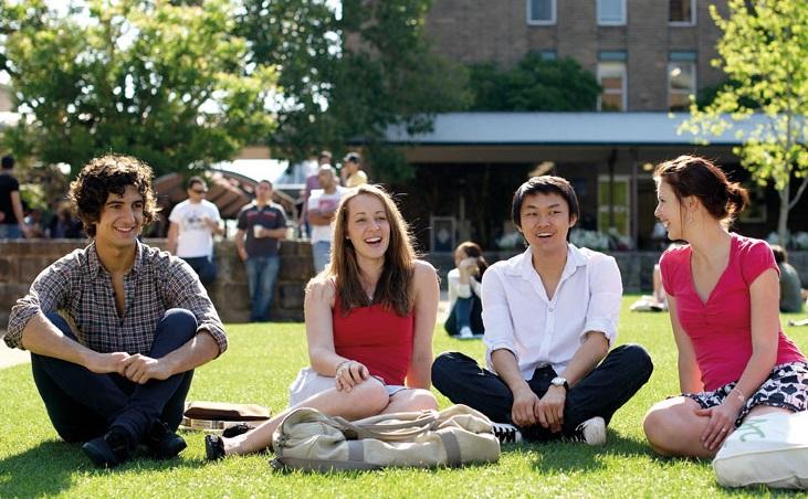 phot students siting on lawn